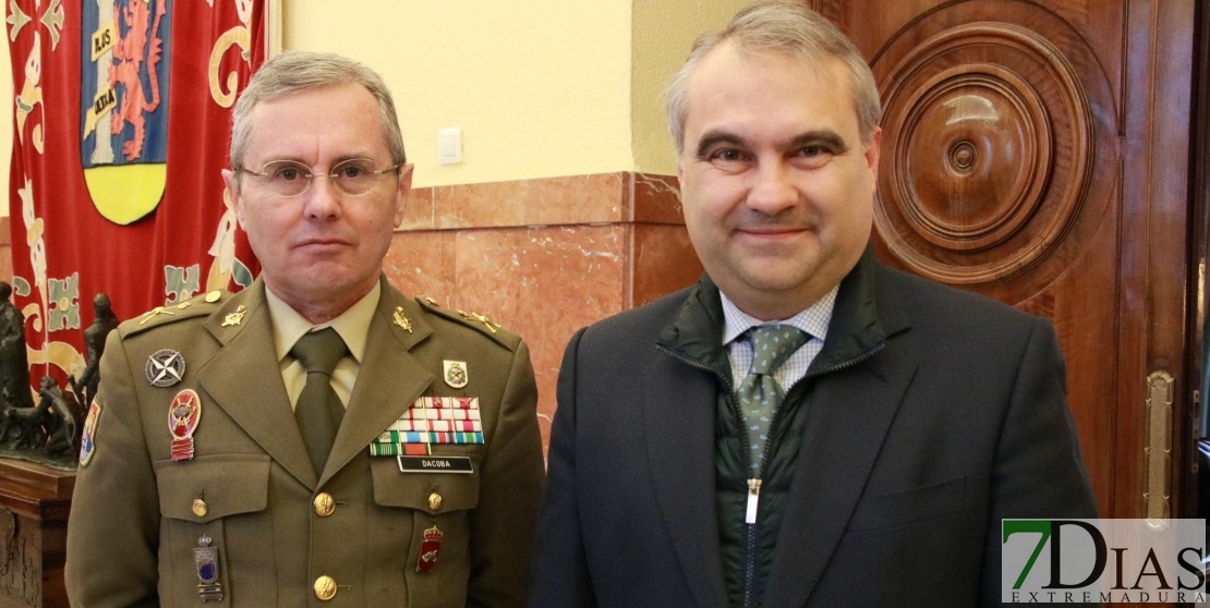 El general Dacoba se despide de Badajoz