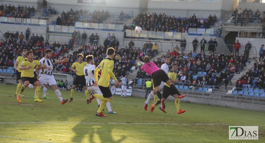 Imágenes del CD. Badajoz 3 - 0 Écija Balompié