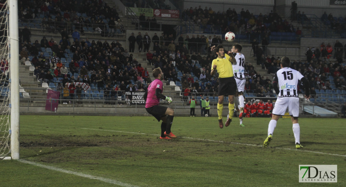 Imágenes del CD. Badajoz 3 - 0 Écija Balompié