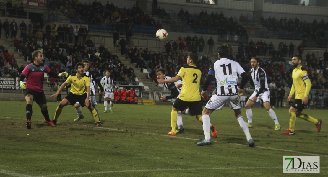 Imágenes del CD. Badajoz 3 - 0 Écija Balompié