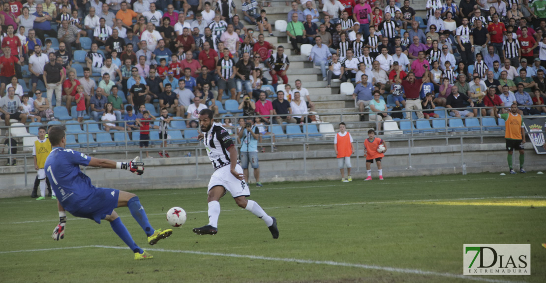 ¿Le falta pegada al Club Deportivo Badajoz?