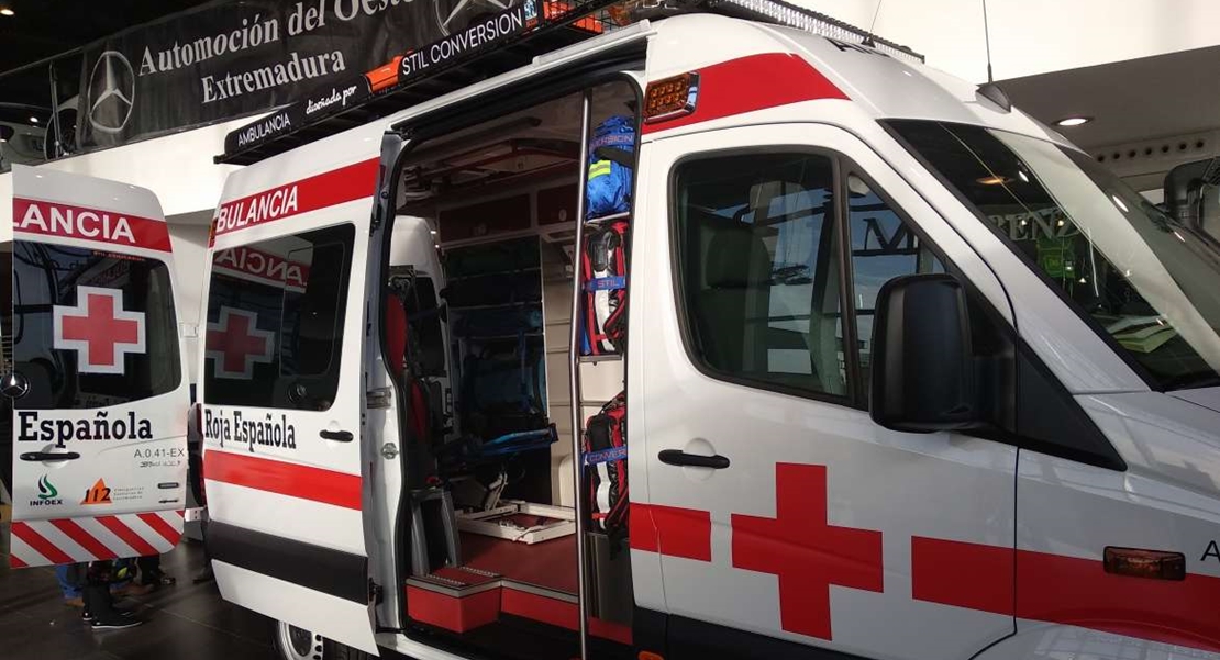 Cruz Roja entrega dos ambulancias todoterreno  a la Junta