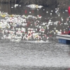 Multitudinario homenaje en el río Guadiana en recuerdo de Víctor