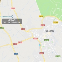 Un joven herido grave en un accidente coche-moto en Cáceres