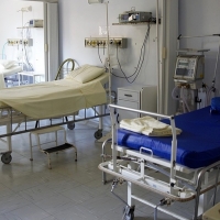 Los hospitales contratan personal y habilitan 200 camas debido a la gripe