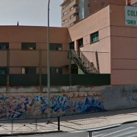 Un niño herido grave mientras patinaba en un colegio de Cáceres