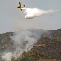 La Junta contratará dos aviones anfibios contra los incendios