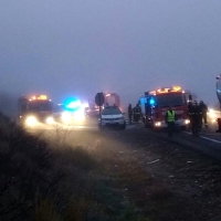 Accidente entre un camión de propano y un turismo con atrapados