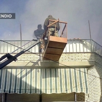 Cinco personas intoxicadas por humo en el incendio de una vivienda