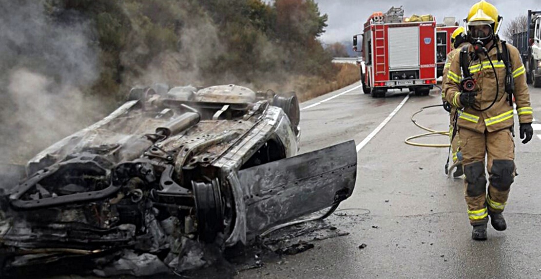 Herida grave en un accidente y posterior incendio en la EX-119