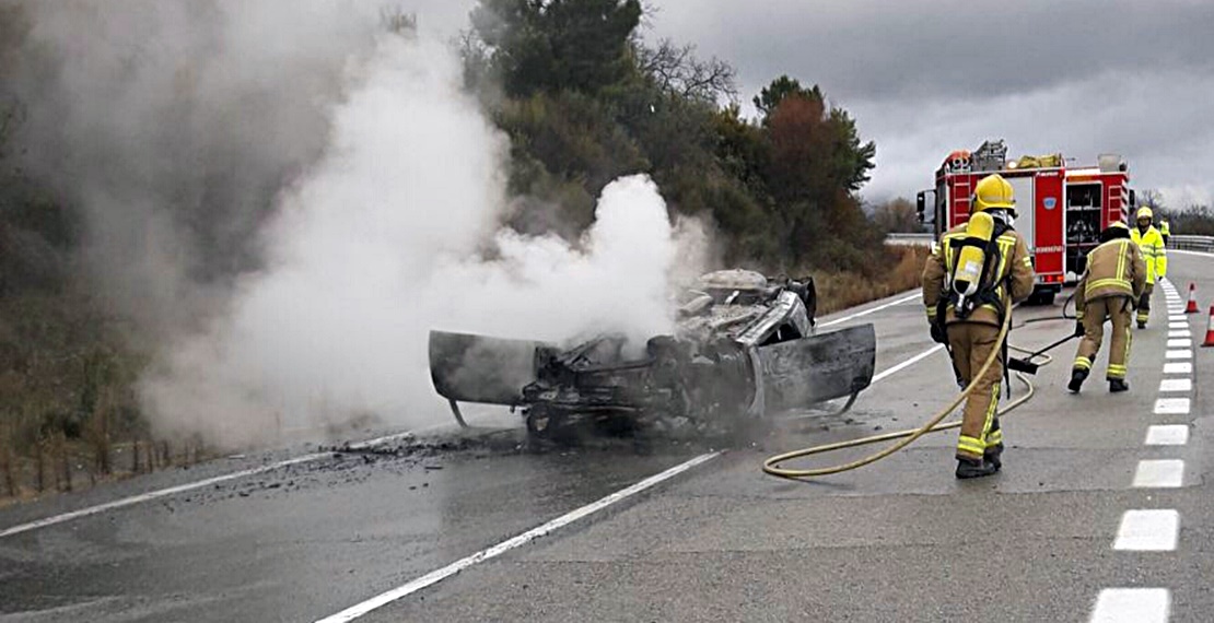 Herida grave en un accidente y posterior incendio en la EX-119