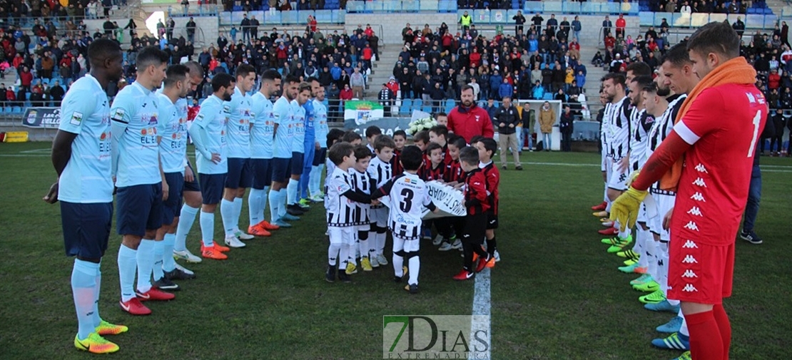 El CD. Badajoz homenajea al pequeño Víctor con una goleada