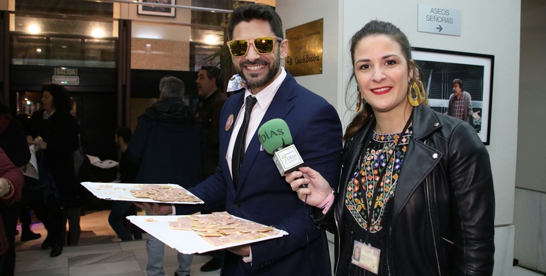 La primera murga de la noche recibe al López con canapés
