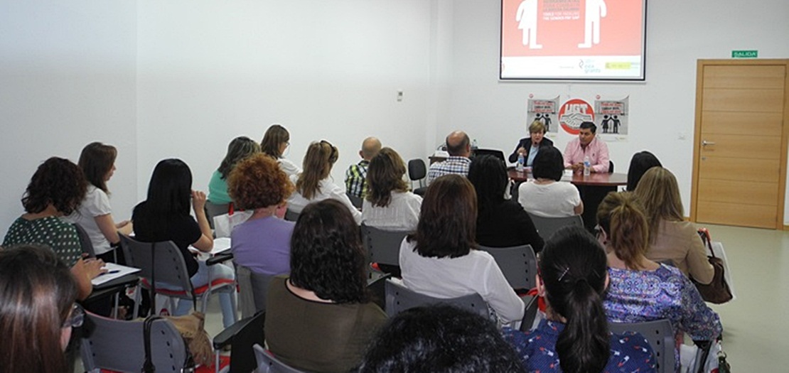 Las mujeres extremeñas cobran de media 4.500 euros menos que los hombres