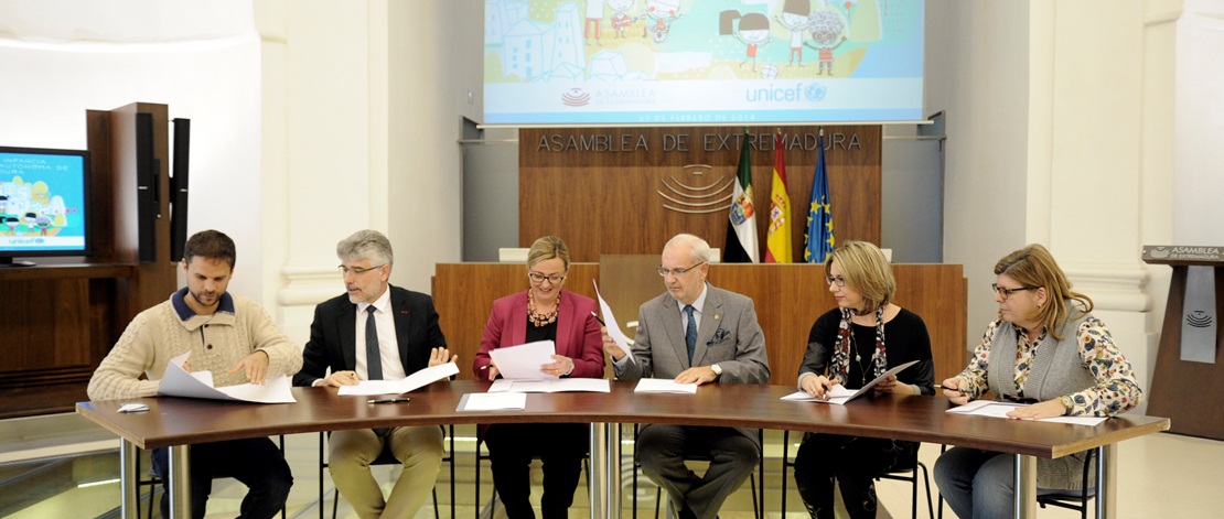 La Asamblea y Unicef firman el Pacto por la Infancia de Extremadura