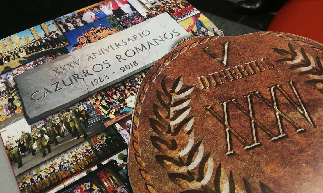 Los Cazurros Romanos presentan el libro de sus 35 años de existencia