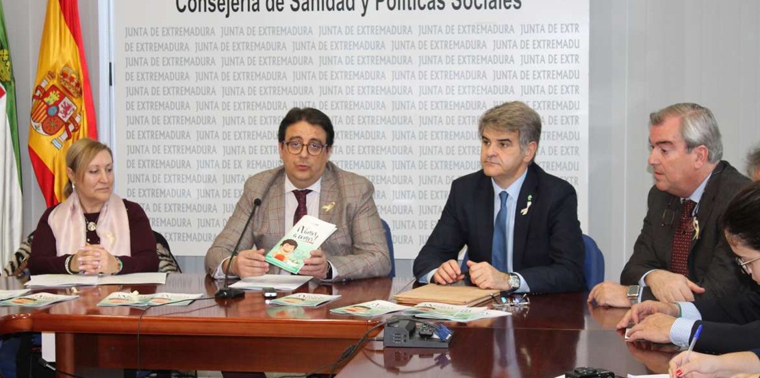 La Junta y AOEX presentan una guía de nutrición para niños en tratamiento
