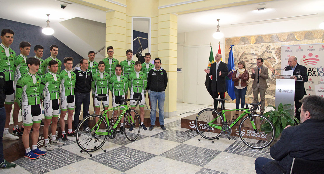 El club ciclista Bicicletas Rodríguez se presenta en sociedad