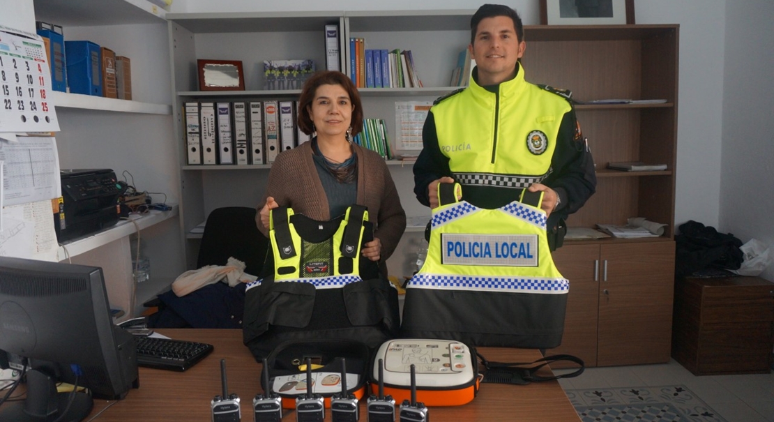 Ribera del Fresno compra chalecos antibalas y un desfibrilador