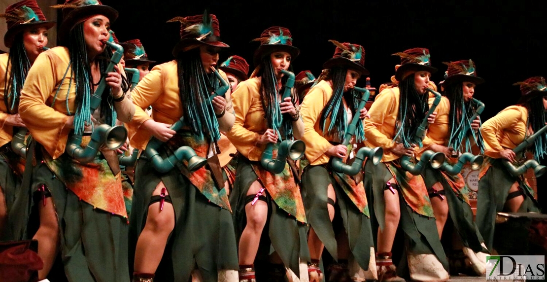 Actuación de la murga Las Chimixurris en la Final