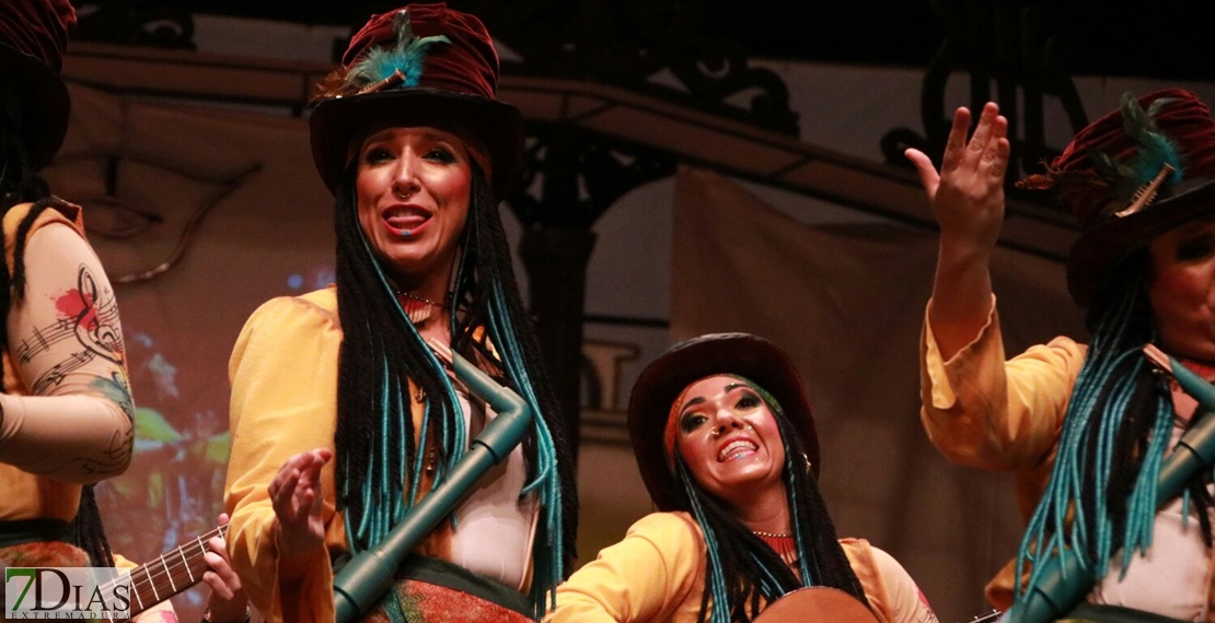 Actuación de la murga Las Chimixurris en la Final