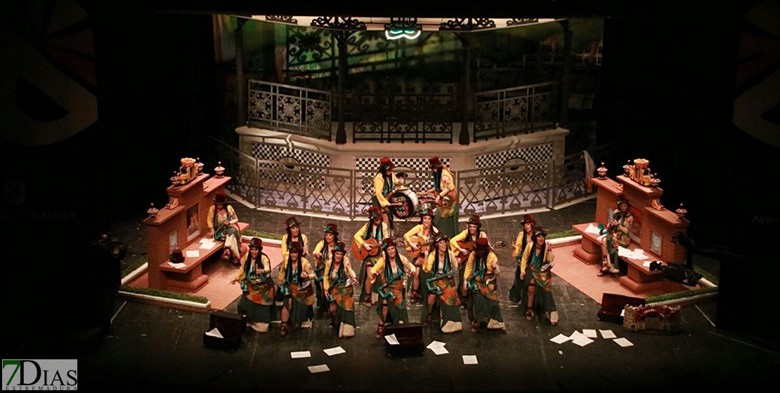Actuación de la murga Las Chimixurris en Semifinales