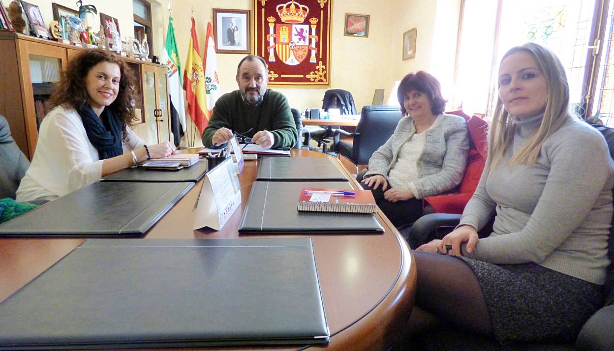 Llerena colaborará con la Junta para evitar la drogodependencia