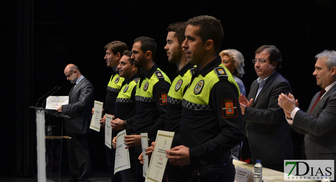 Imágenes del acto de entrega de Medallas de la Policía Local en Badajoz