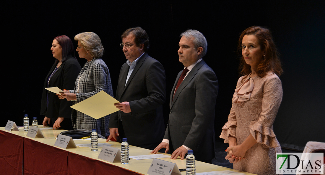 Imágenes del acto de entrega de Medallas de la Policía Local en Badajoz