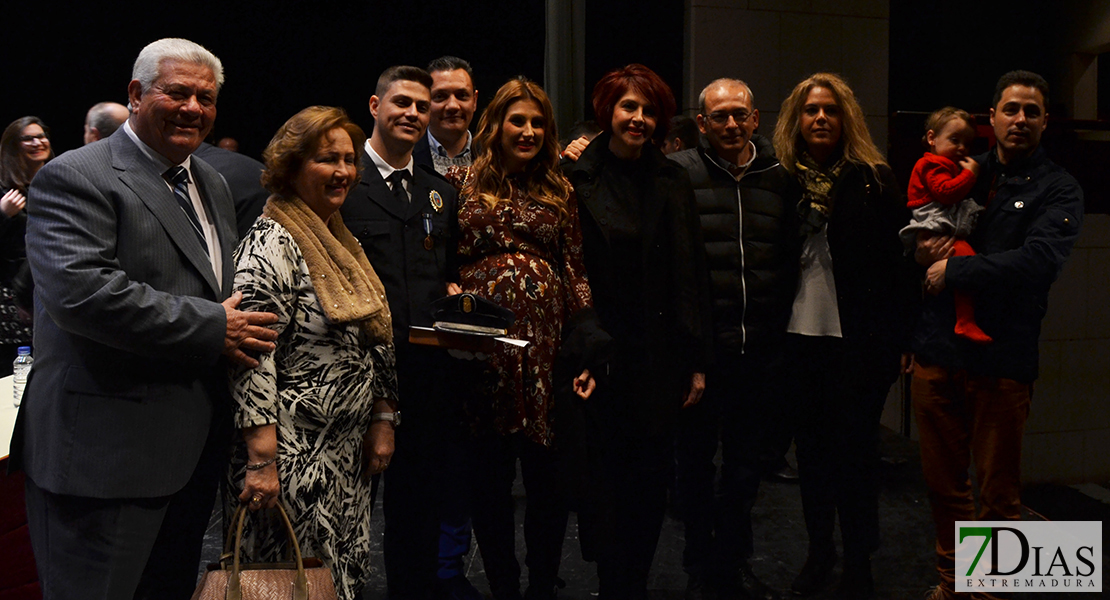 Imágenes del acto de entrega de Medallas de la Policía Local en Badajoz