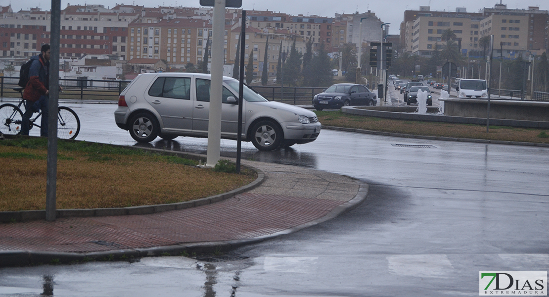 Postales de viento y lluvia en Badajoz