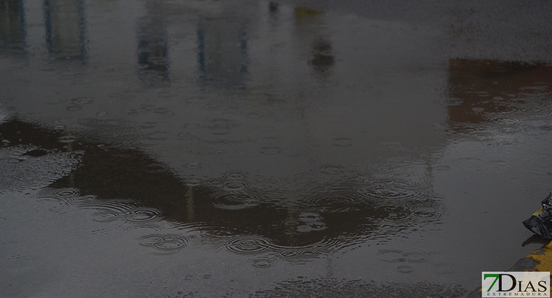 Postales de viento y lluvia en Badajoz