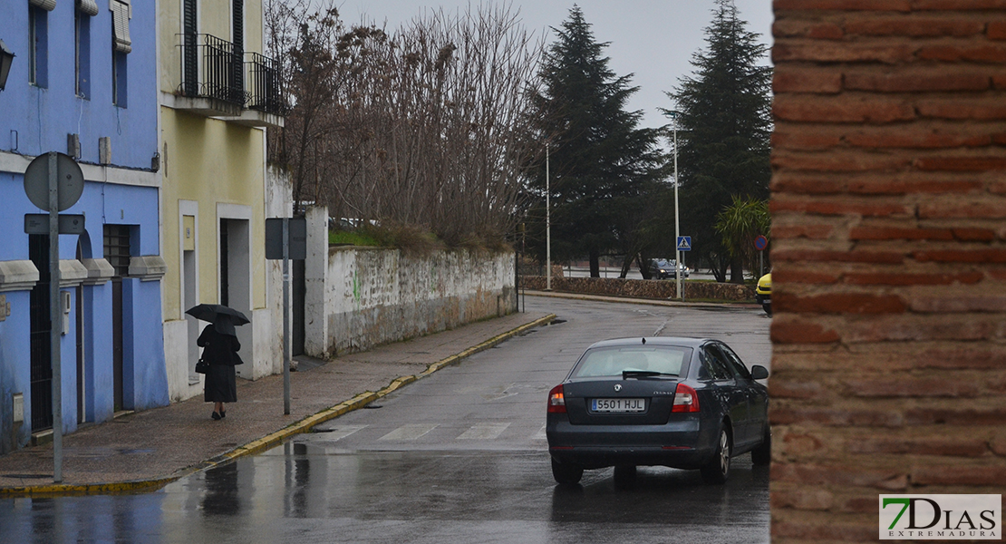 Postales de viento y lluvia en Badajoz