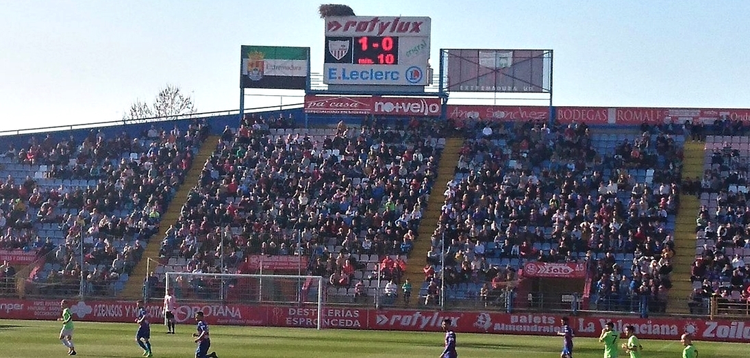 El Extremadura no pierde de vista el liderato