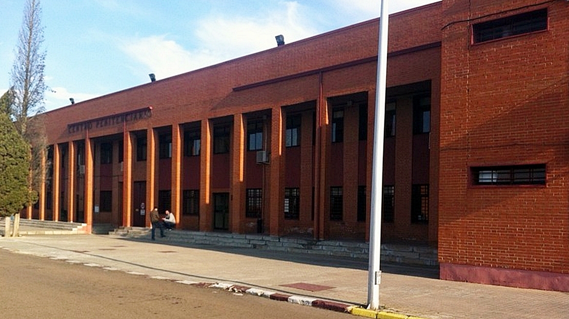 Funcionarios de prisiones exigen equiparación salarial