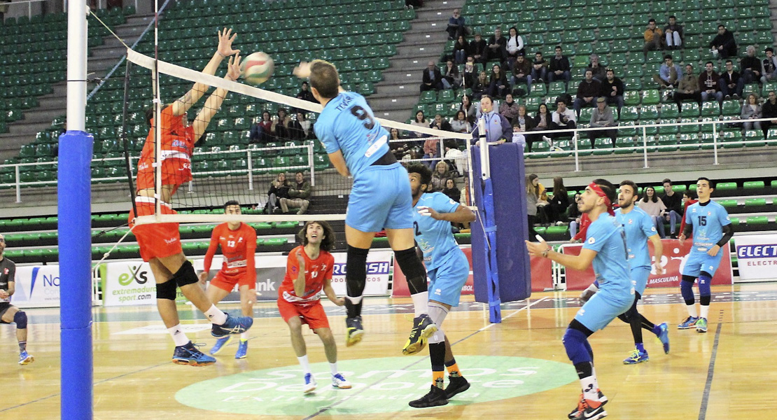 Imágenes del Electrocash Cáceres 1 - 3 Voley Dumbria