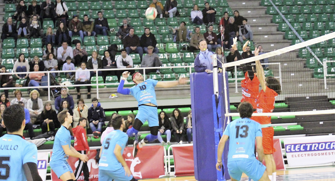 Imágenes del Electrocash Cáceres 1 - 3 Voley Dumbria