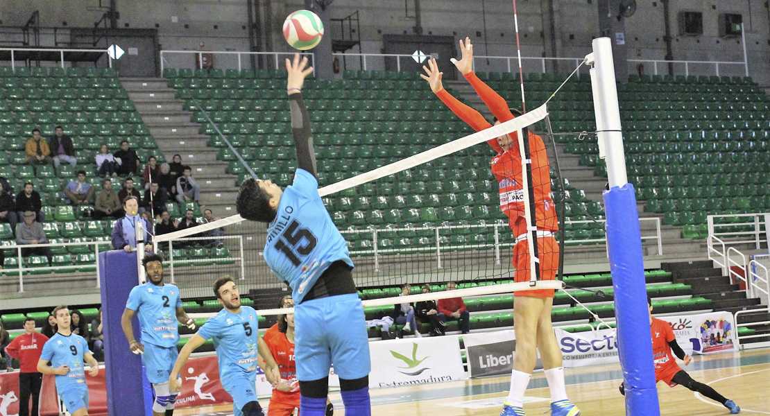 Imágenes del Electrocash Cáceres 1 - 3 Voley Dumbria