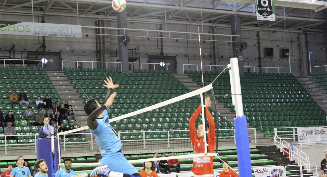 Imágenes del Electrocash Cáceres 1 - 3 Voley Dumbria