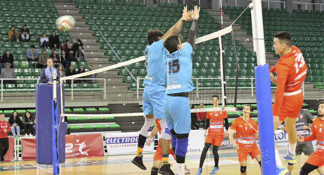 Imágenes del Electrocash Cáceres 1 - 3 Voley Dumbria