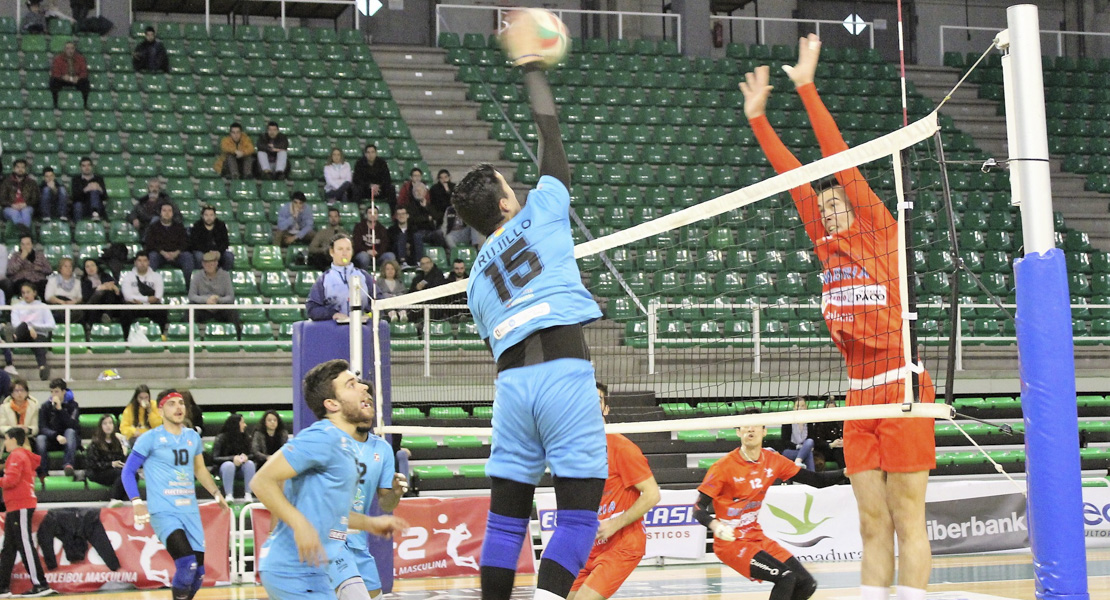 Imágenes del Electrocash Cáceres 1 - 3 Voley Dumbria