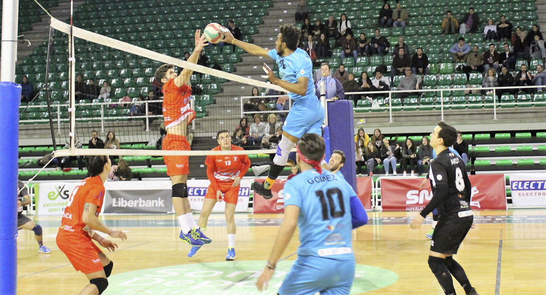 Imágenes del Electrocash Cáceres 1 - 3 Voley Dumbria