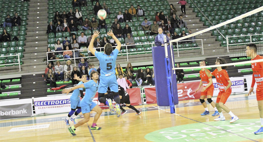 Imágenes del Electrocash Cáceres 1 - 3 Voley Dumbria