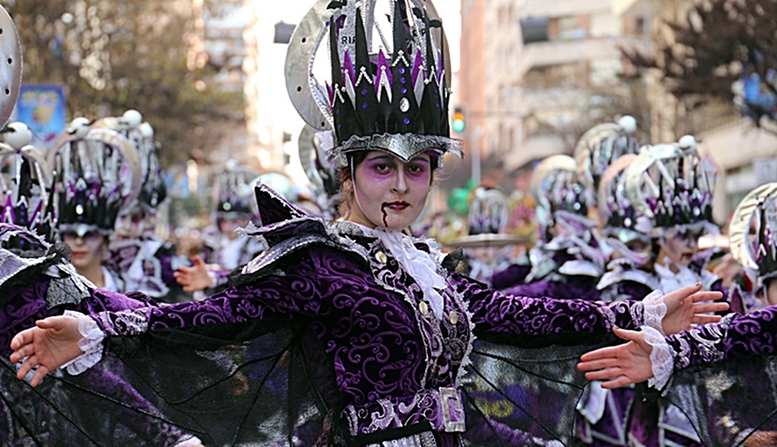 Y a las 5 de la tarde, ¡desfile de comparsas infantiles!