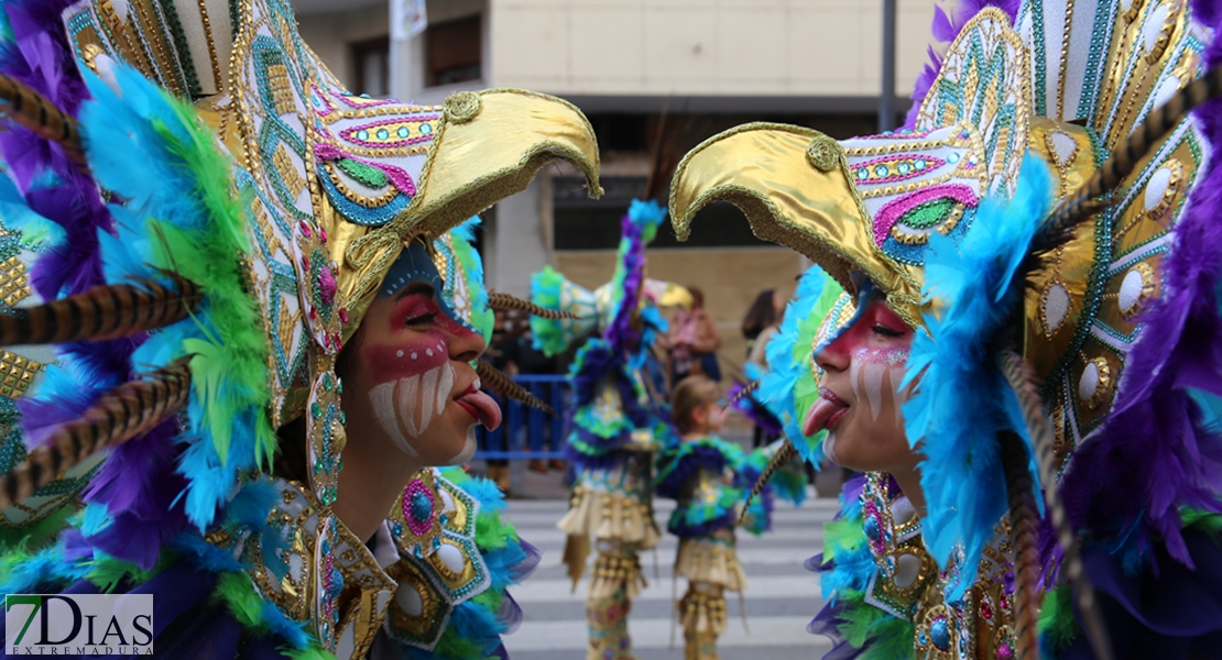 Gran nivel en el desfile de comparsas del Carnaval de Badajoz