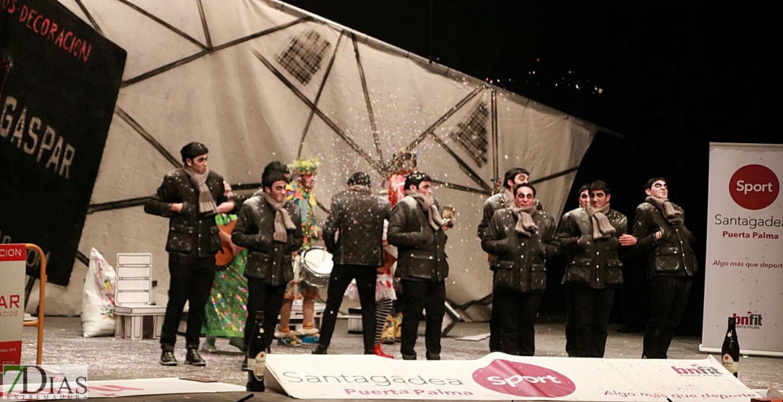 Actuación de la murga Los Jediondos en la Final