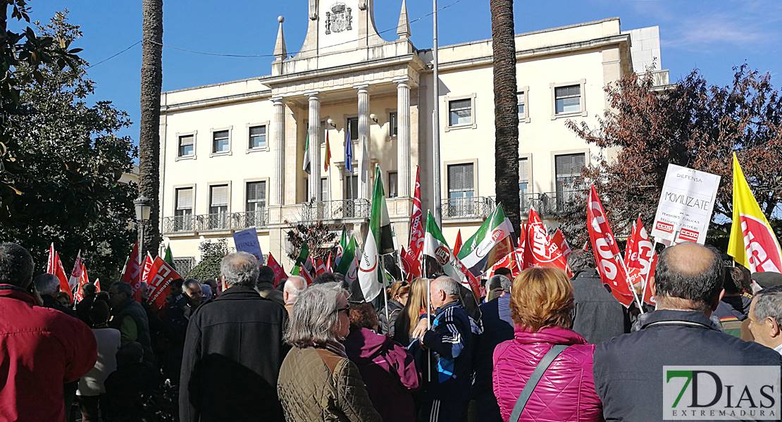 CCOO y UGT exigen unas pensiones dignas frente a la delegación del Gobierno