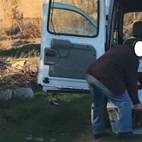 Multados con las manos en la basura