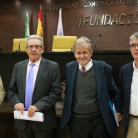 Schnur: &quot;Tenemos que ayudar al mundo a navegar los tsunamis del Siglo XXI&quot;