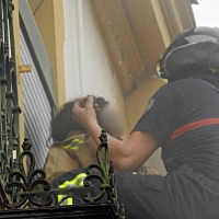 Bomberos y Policía Local le salvan la vida a una familia en Badajoz